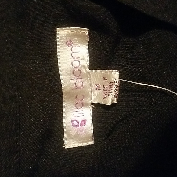 NWT- Lilac Bloom M Black V Neck Blouse w/ Long Sleeves & Optional 1/2 Sleeves - Picture 2 of 15